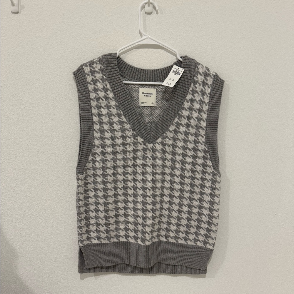 Abercrombie & Fitch Gray Patterned Sweater Vest